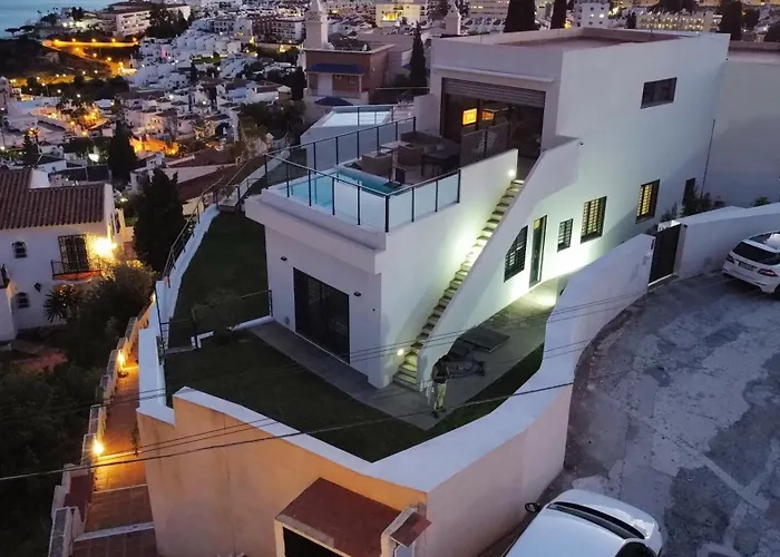 Villa Moderna Mediterránea Nerja